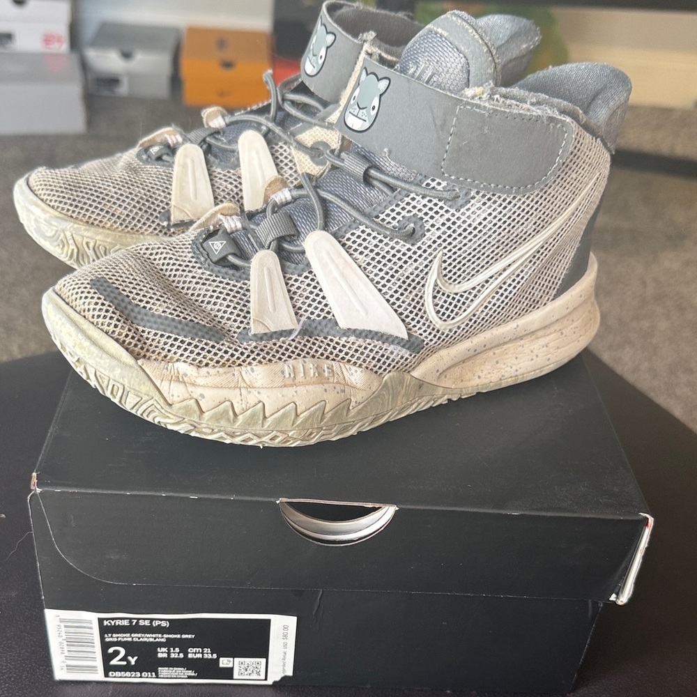 Youth/Kids Nike Kyrie 7 SE CHIP Gray on Gray Basketball Sneakers  Youth Size 2